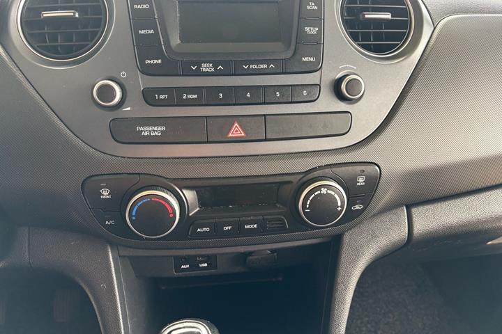 Rød Hyundai i10 fra 2017