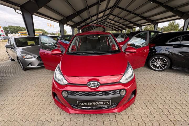 Rød Hyundai i10 fra 2017