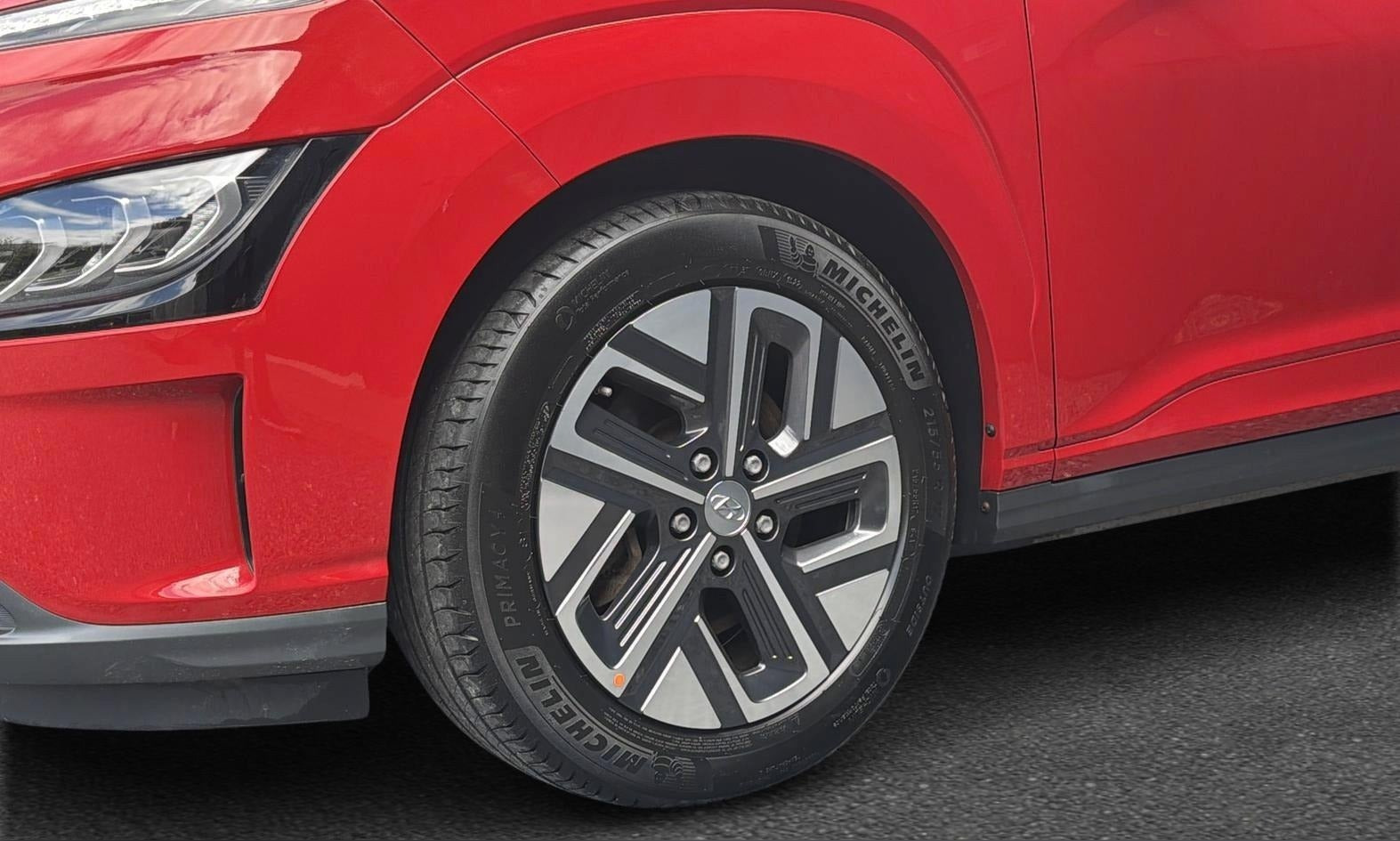 Rød Hyundai Kona fra 2023