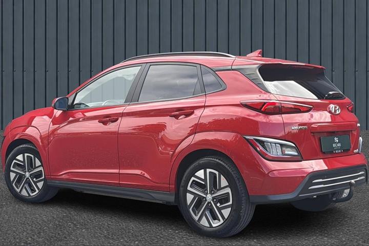 Rød Hyundai Kona fra 2023