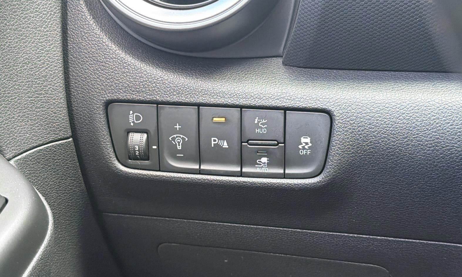 Rød Hyundai Kona fra 2023