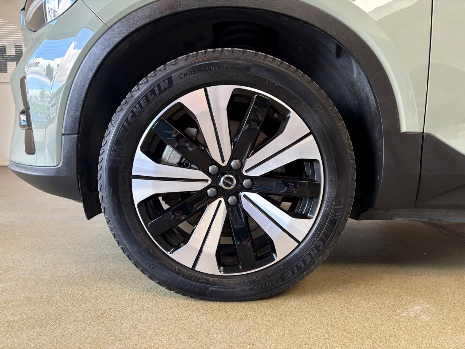 Grøn Volvo C40 fra 2023