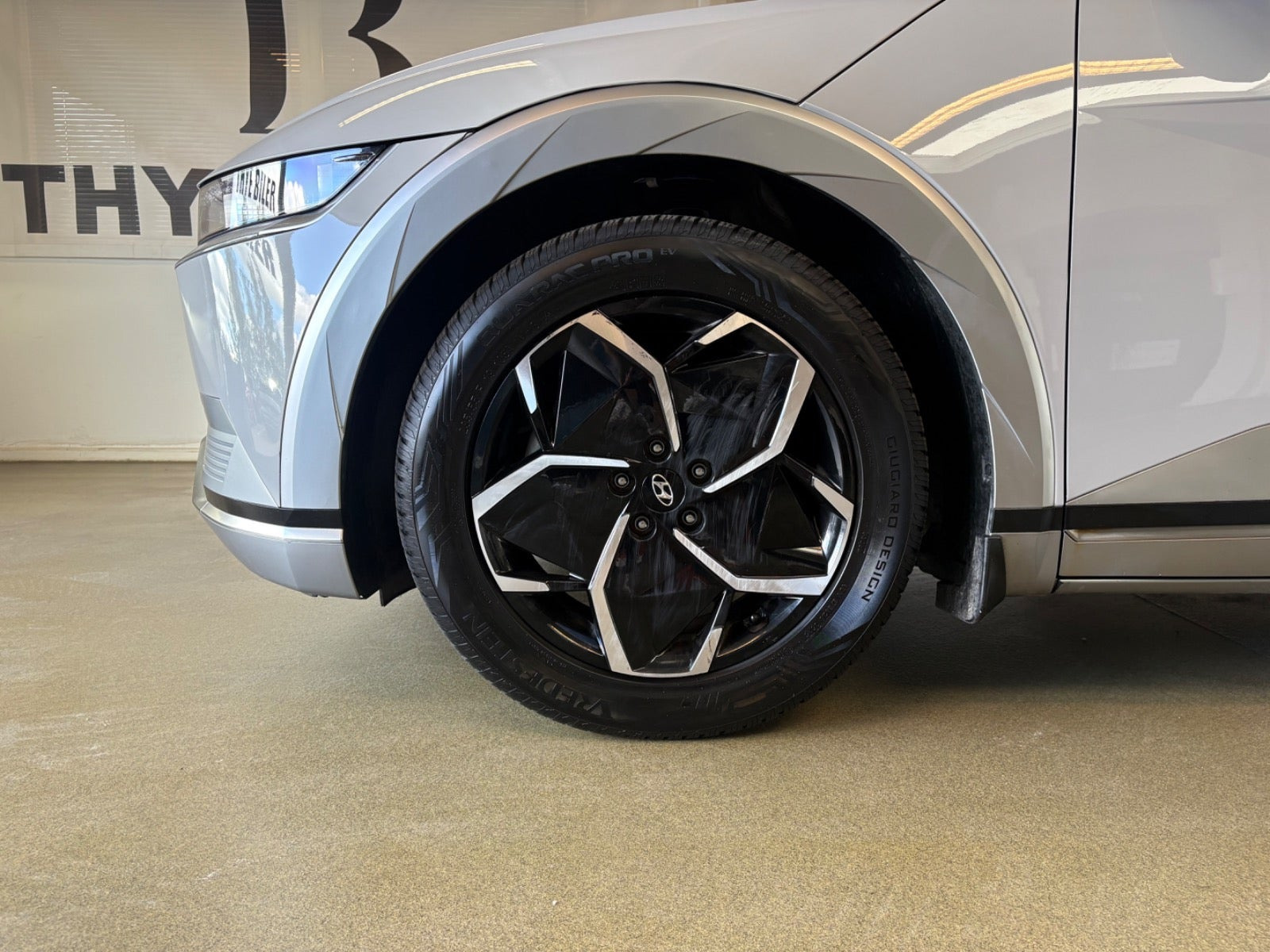 Grå Hyundai Ioniq 5 fra 2022