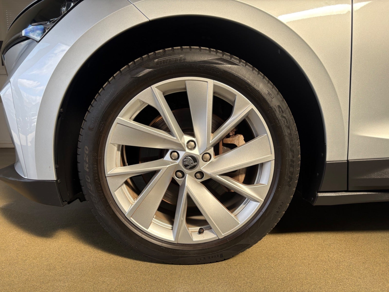 Sølv Skoda Enyaq fra 2021