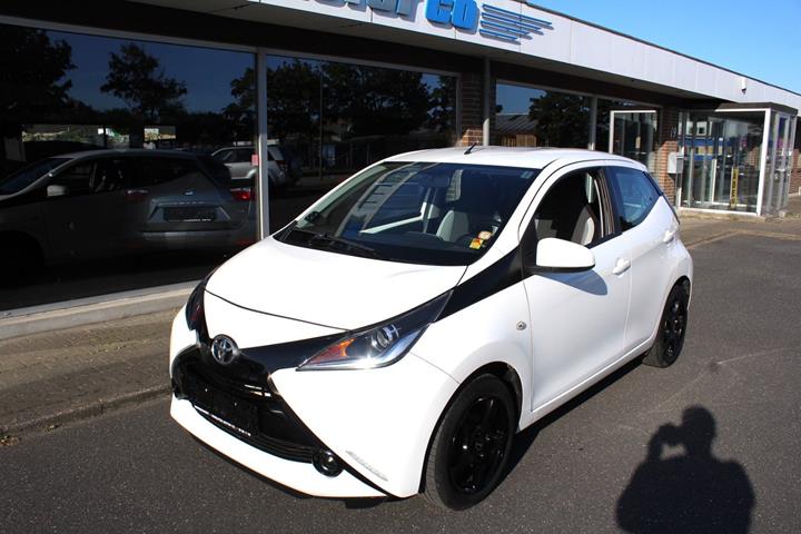 Hvid Toyota Aygo fra 2015