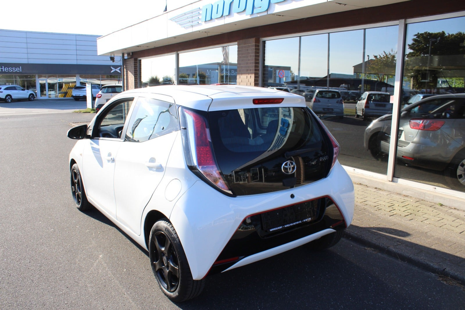 Hvid Toyota Aygo fra 2015