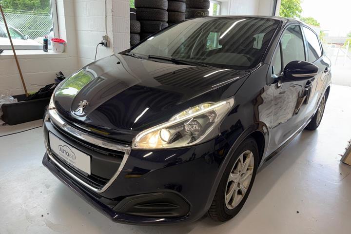 Blå Peugeot 208 fra 2017