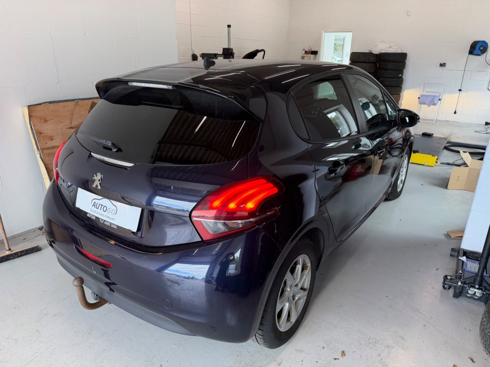 Blå Peugeot 208 fra 2017