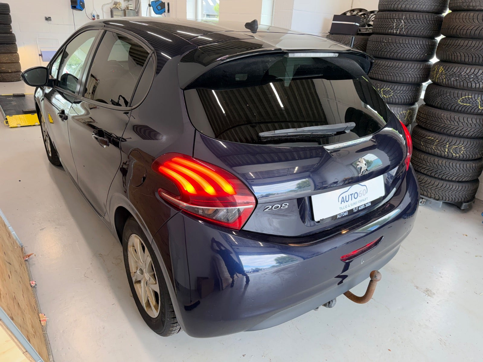 Blå Peugeot 208 fra 2017