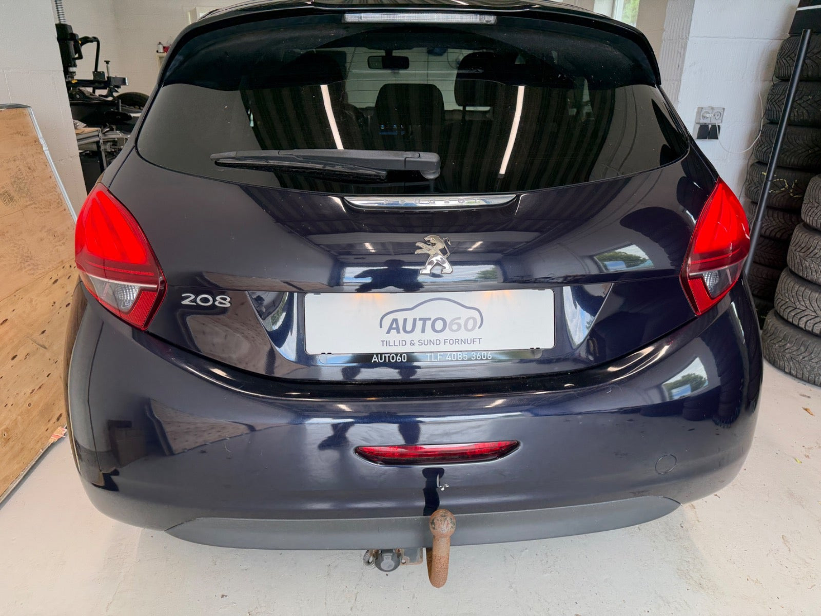 Blå Peugeot 208 fra 2017