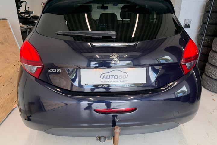 Blå Peugeot 208 fra 2017
