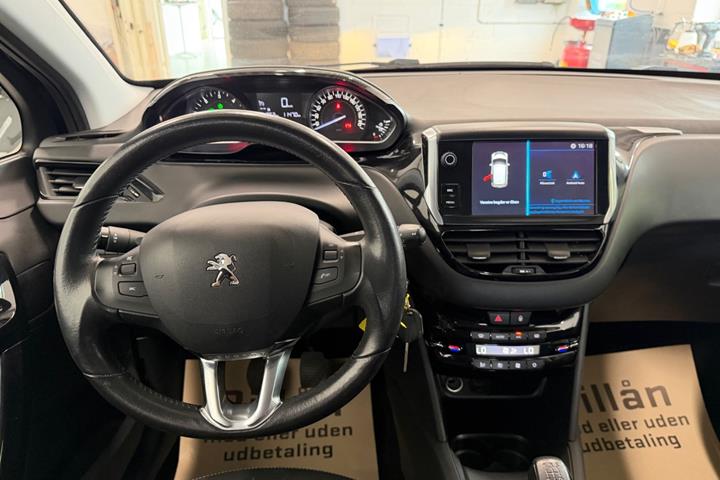 Blå Peugeot 208 fra 2017