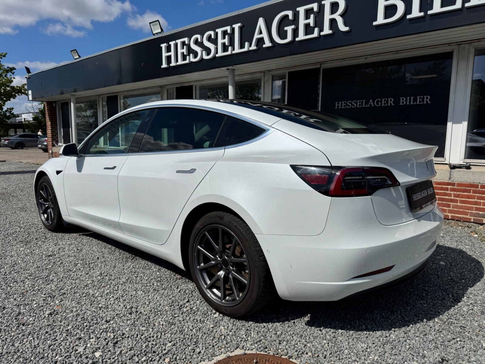 Hvid Tesla Model 3 fra 2020