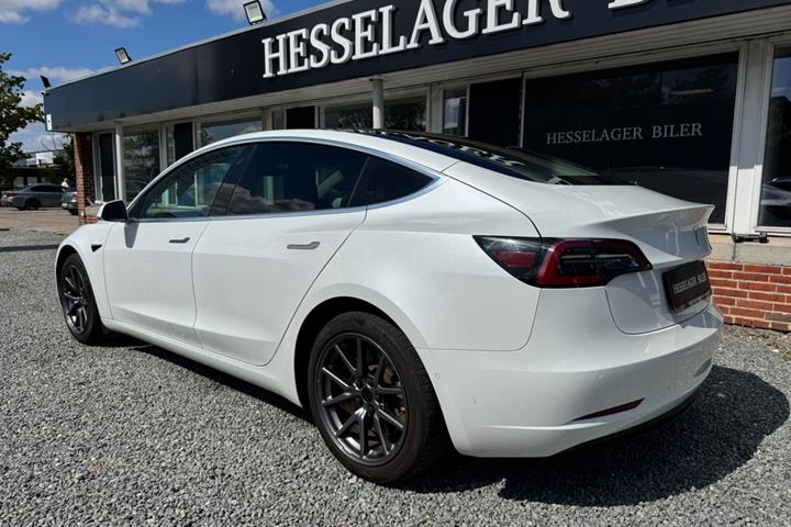 Hvid Tesla Model 3 fra 2020