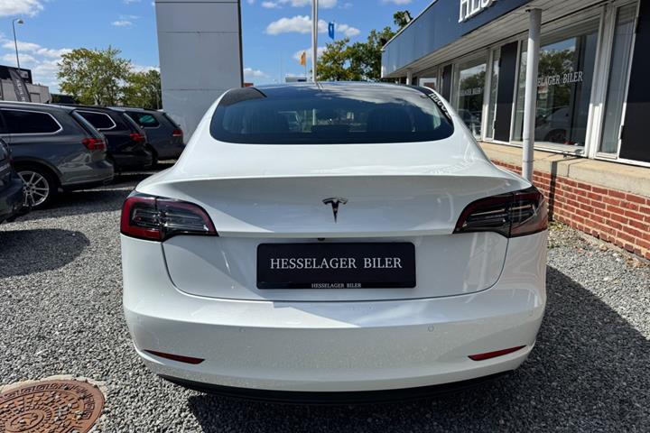 Hvid Tesla Model 3 fra 2020