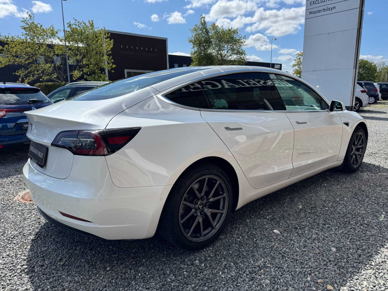 Hvid Tesla Model 3 fra 2020