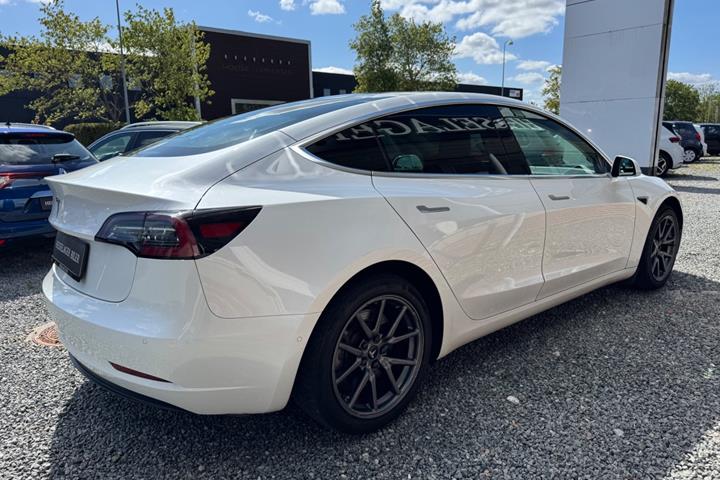 Hvid Tesla Model 3 fra 2020