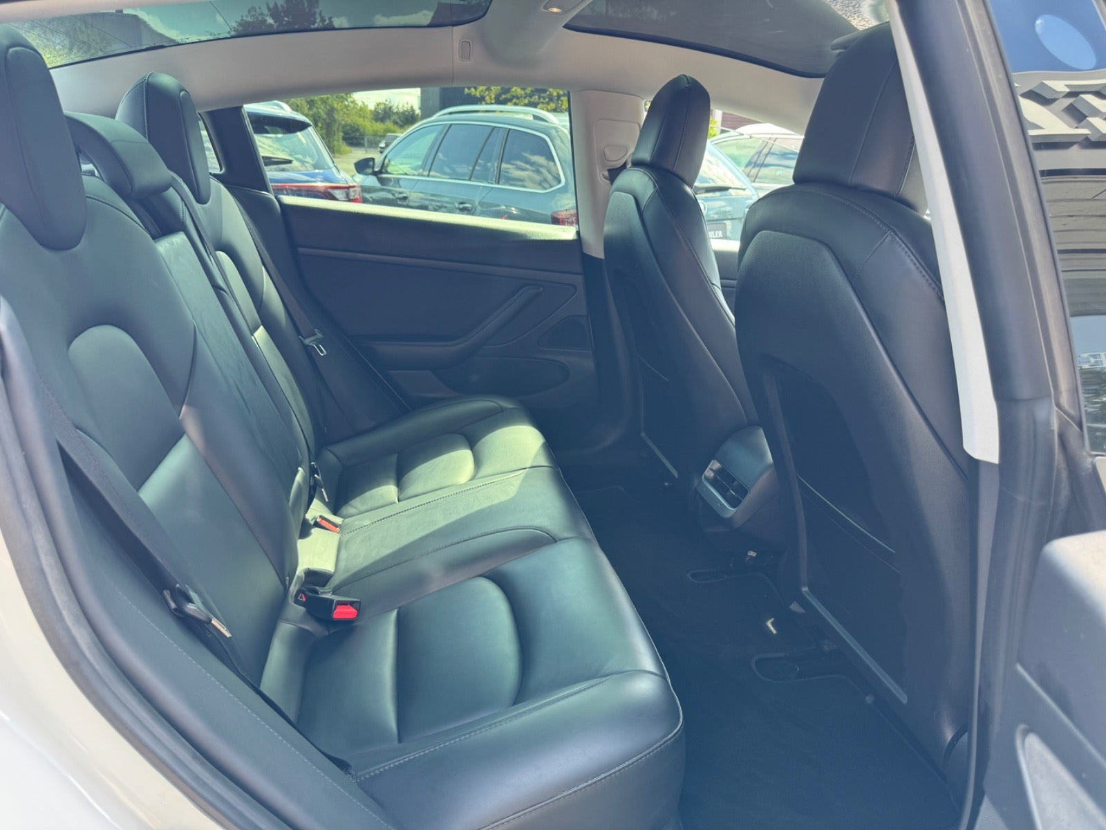 Hvid Tesla Model 3 fra 2020