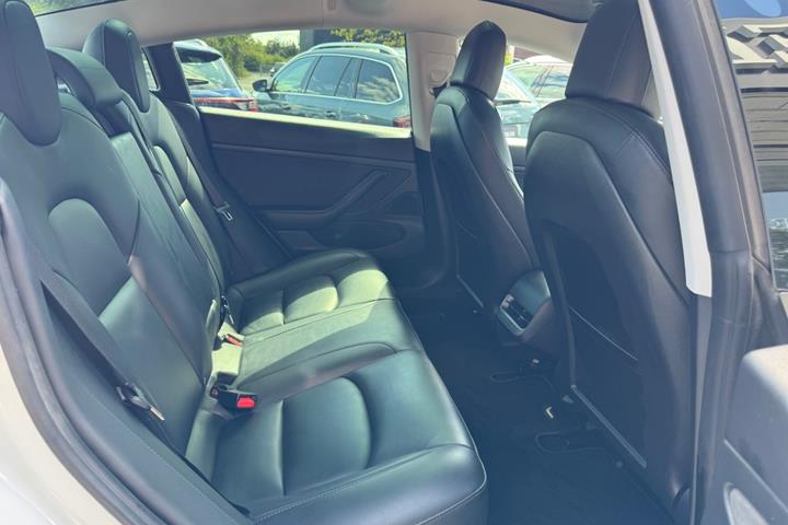Hvid Tesla Model 3 fra 2020
