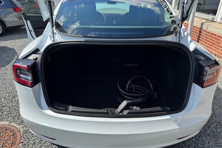 Hvid Tesla Model 3 fra 2020