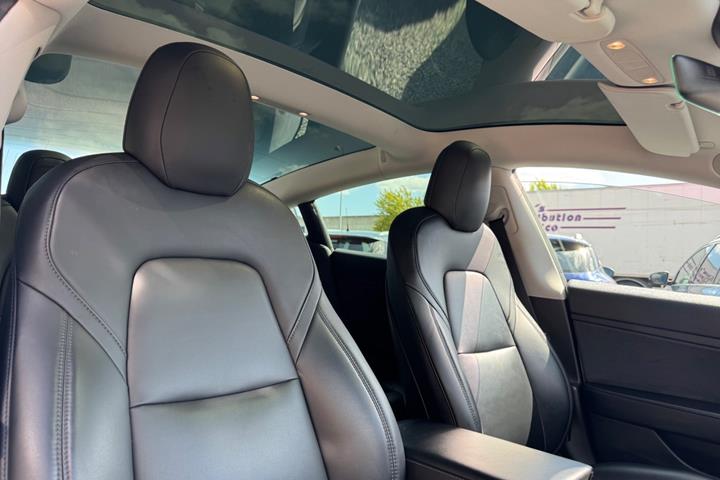Hvid Tesla Model 3 fra 2020