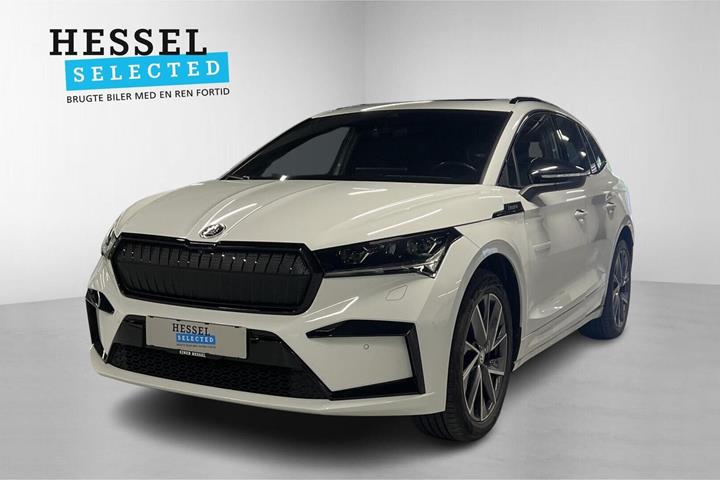 Hvid Skoda Enyaq fra 2022 set udefra