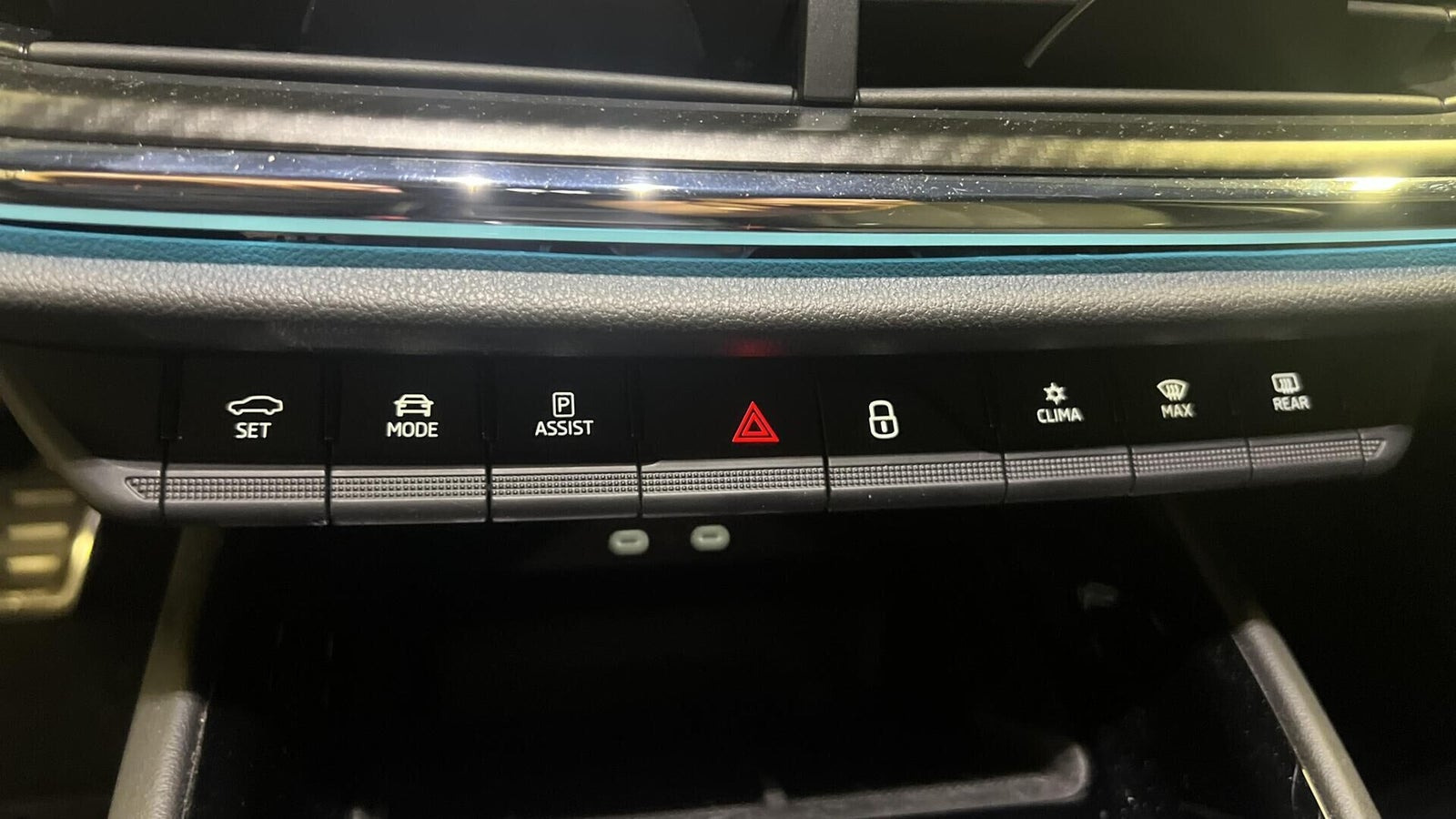 Hvid Skoda Enyaq fra 2022
