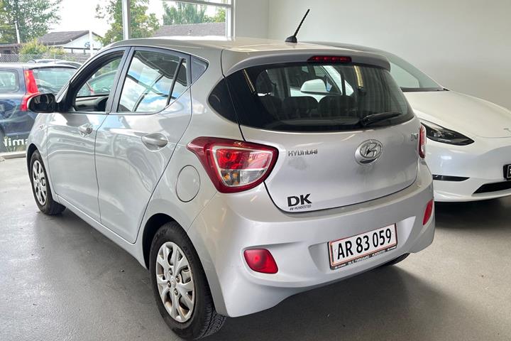 Sølv Hyundai i10 fra 2014