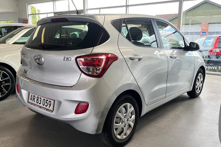 Sølv Hyundai i10 fra 2014