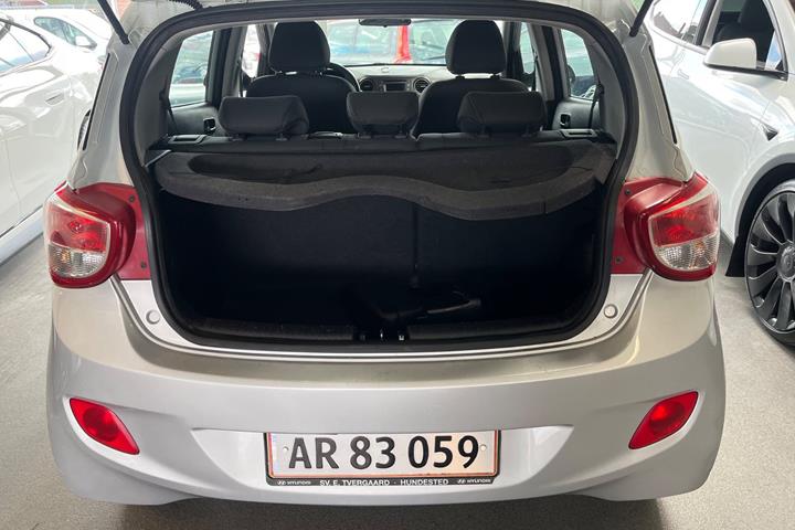 Sølv Hyundai i10 fra 2014