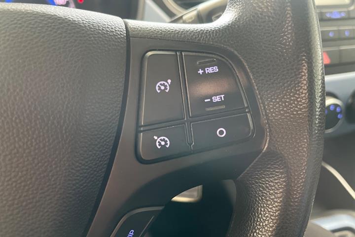 Sølv Hyundai i10 fra 2014
