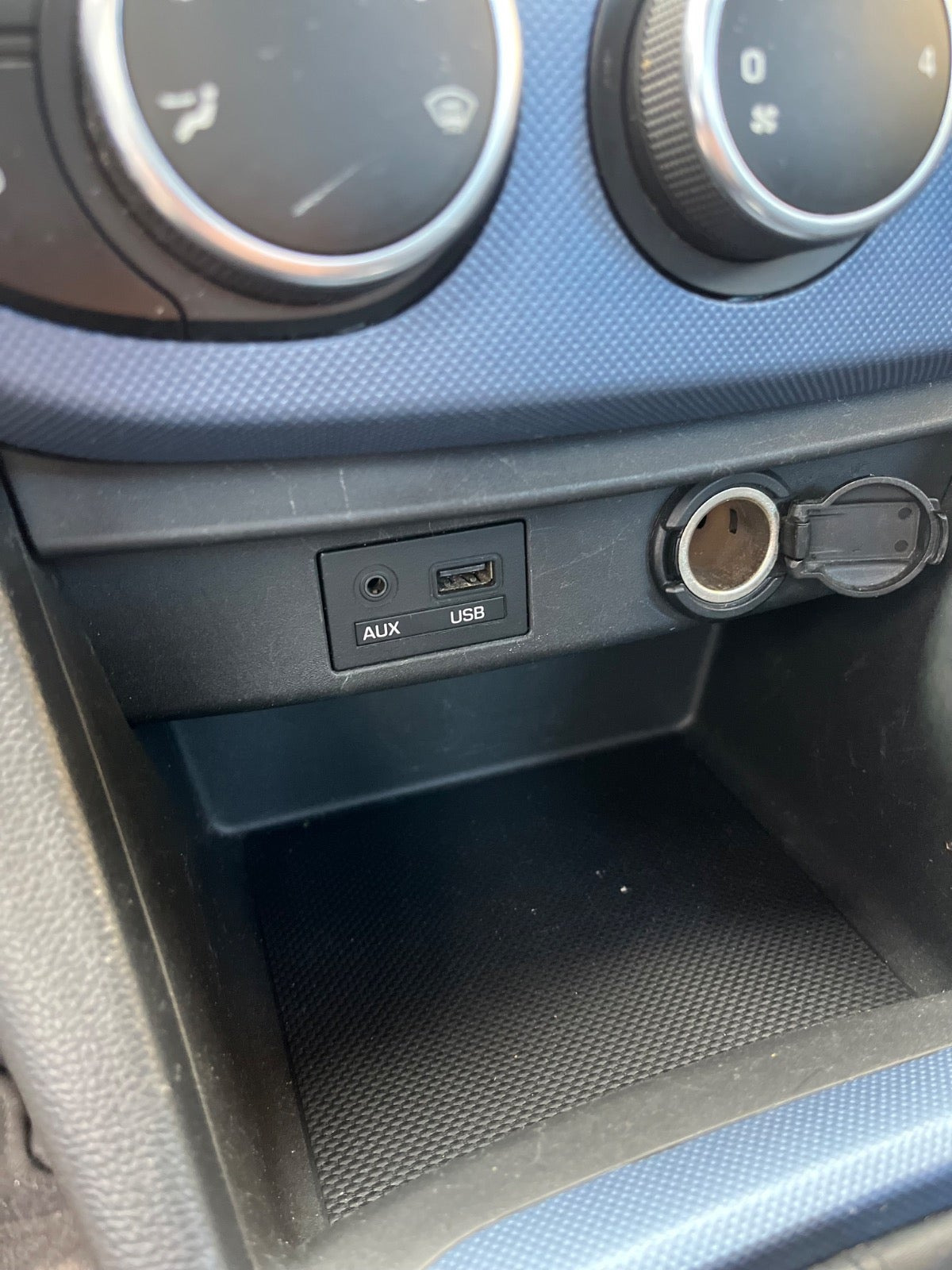 Sølv Hyundai i10 fra 2014