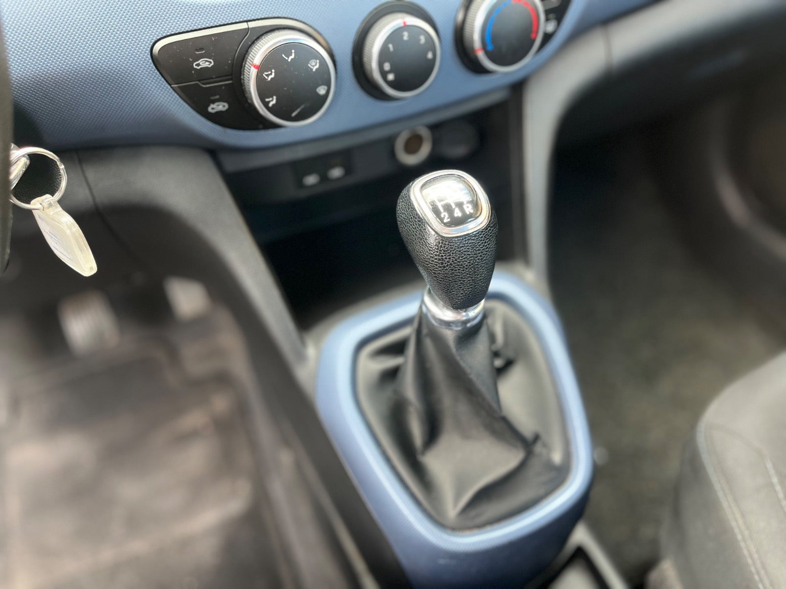 Sølv Hyundai i10 fra 2014