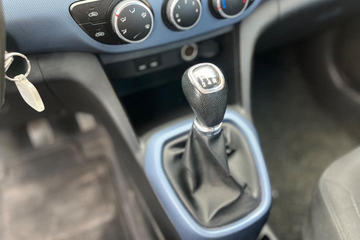 Sølv Hyundai i10 fra 2014