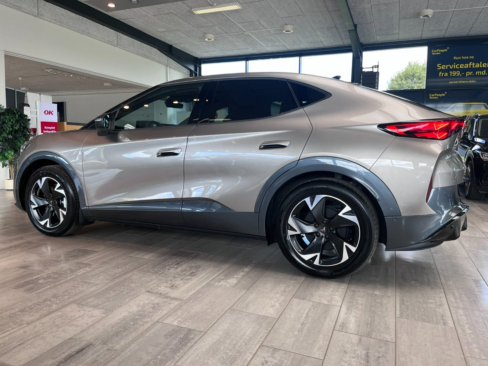 Beige Cupra Tavascan fra 2025