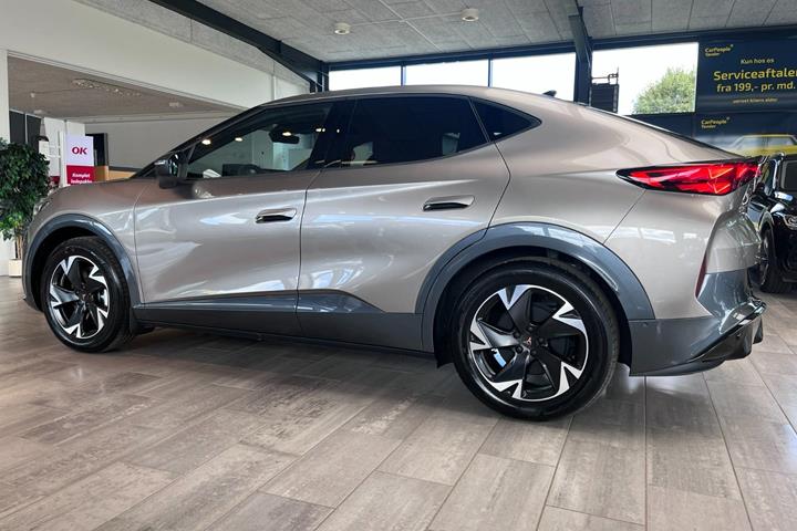 Beige Cupra Tavascan fra 2025