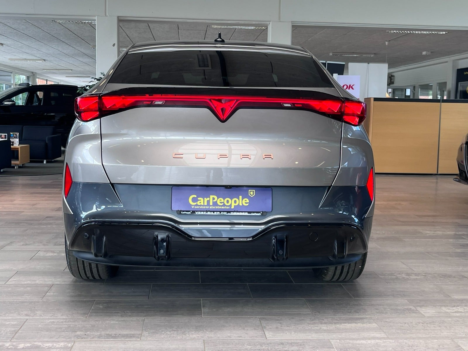 Beige Cupra Tavascan fra 2025