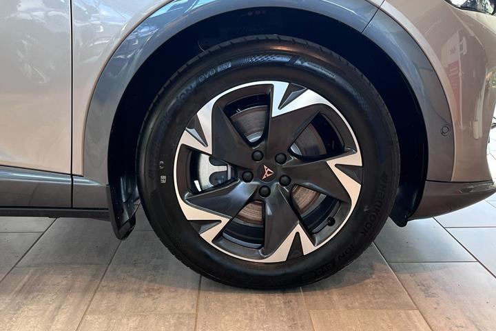 Beige Cupra Tavascan fra 2025