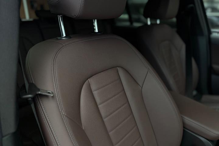 Grå BMW iX3 fra 2021