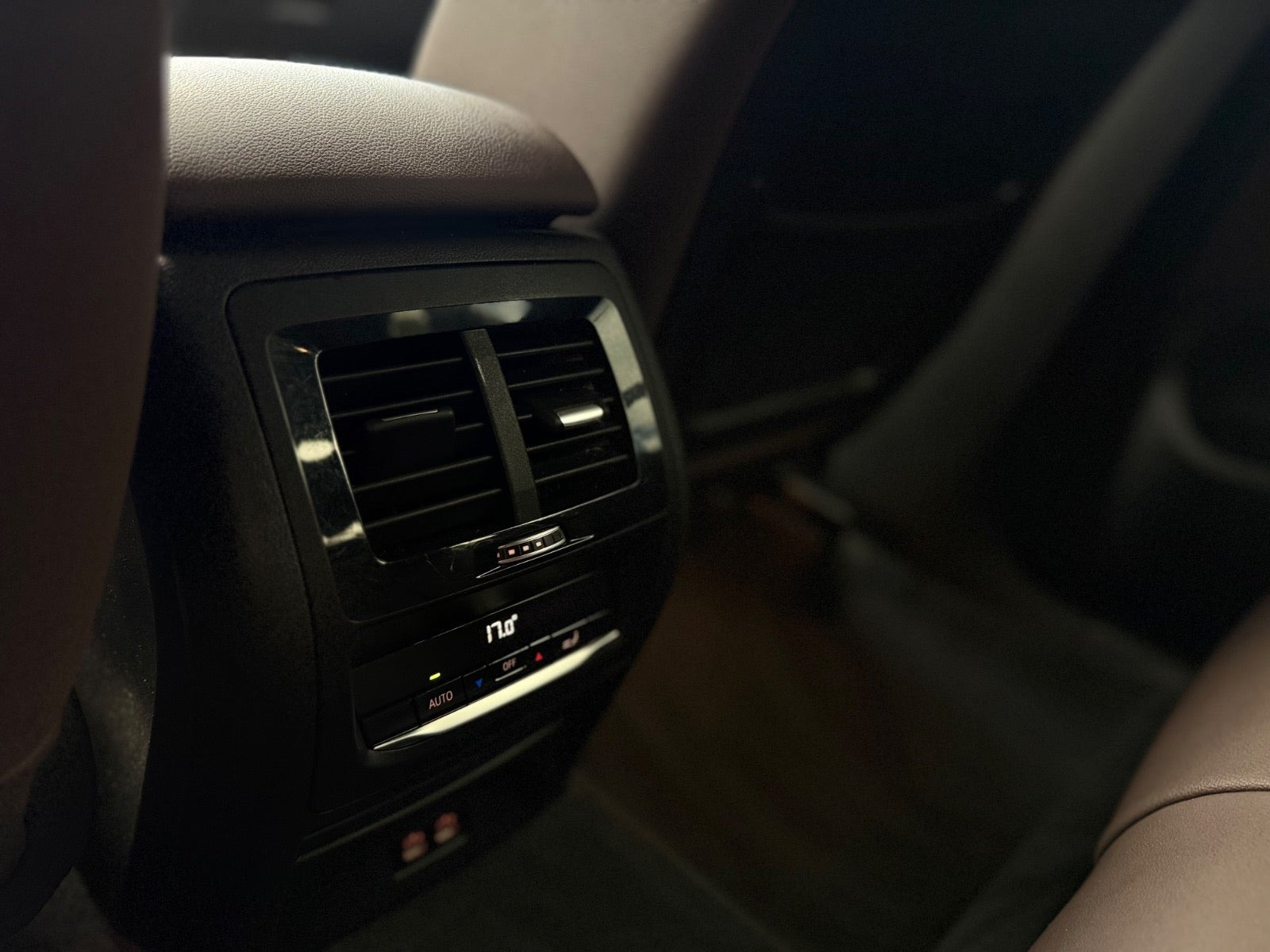 Grå BMW iX3 fra 2021