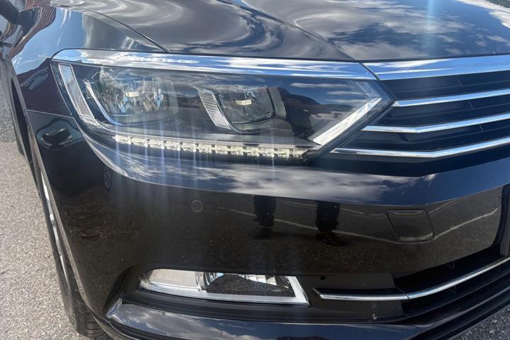 Sort VW Passat fra 2018
