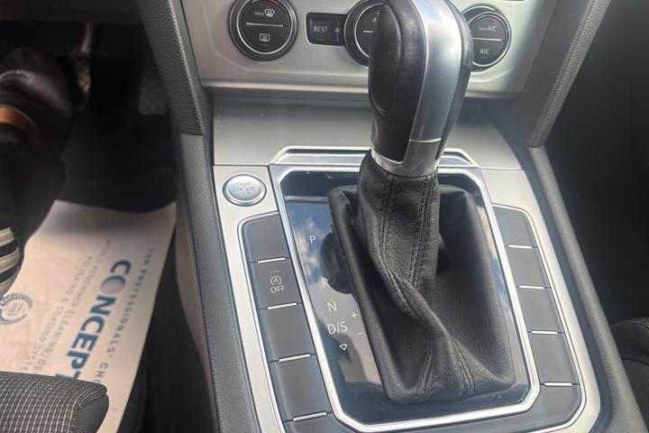 Sort VW Passat fra 2018