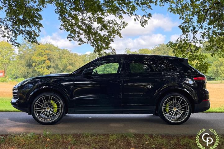 Sort Porsche Cayenne fra 2019