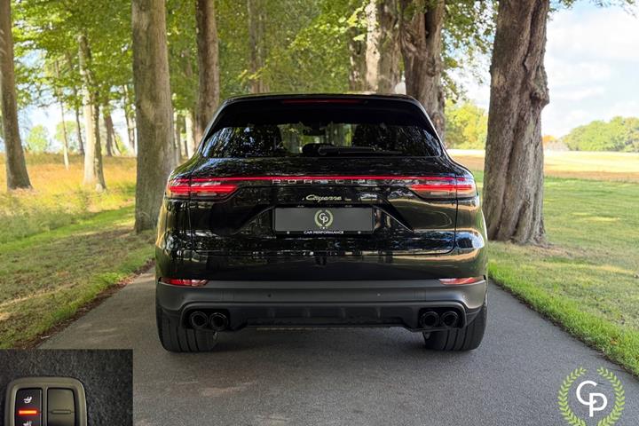 Sort Porsche Cayenne fra 2019