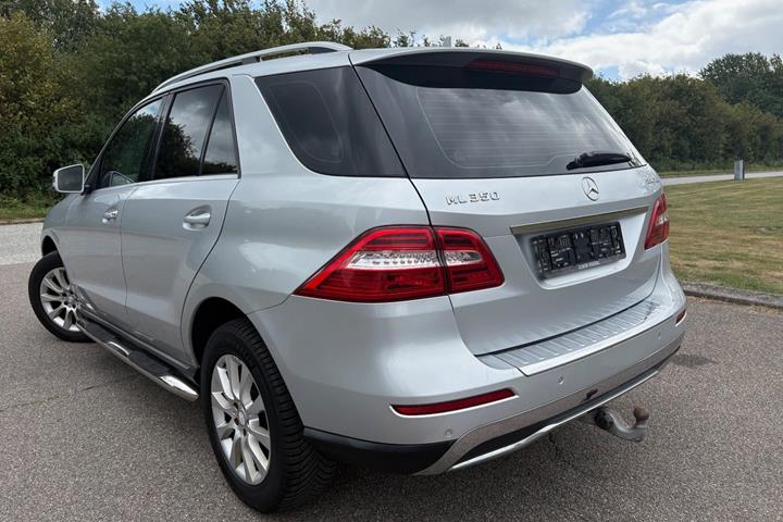 Sølv Mercedes ML350 fra 2013
