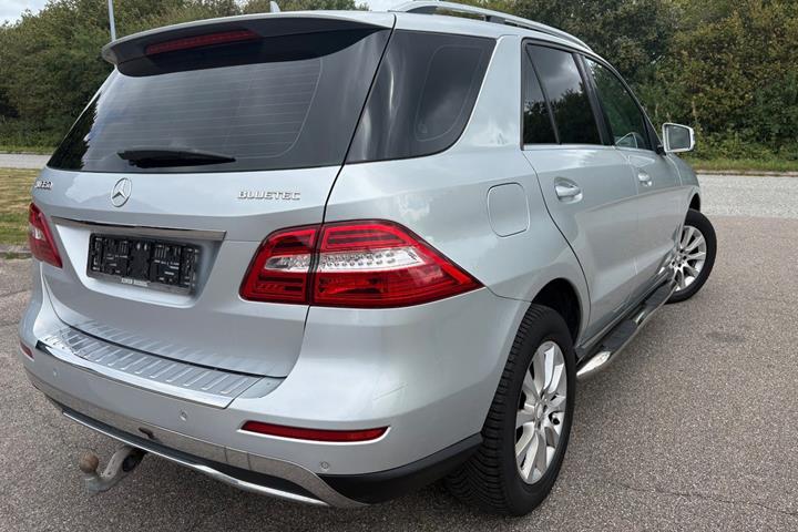 Sølv Mercedes ML350 fra 2013