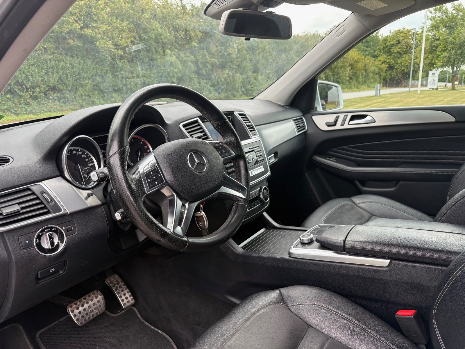 Sølv Mercedes ML350 fra 2013