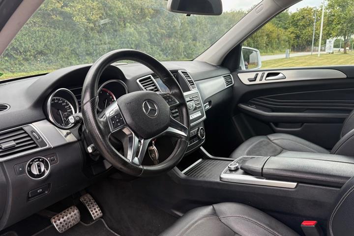 Sølv Mercedes ML350 fra 2013