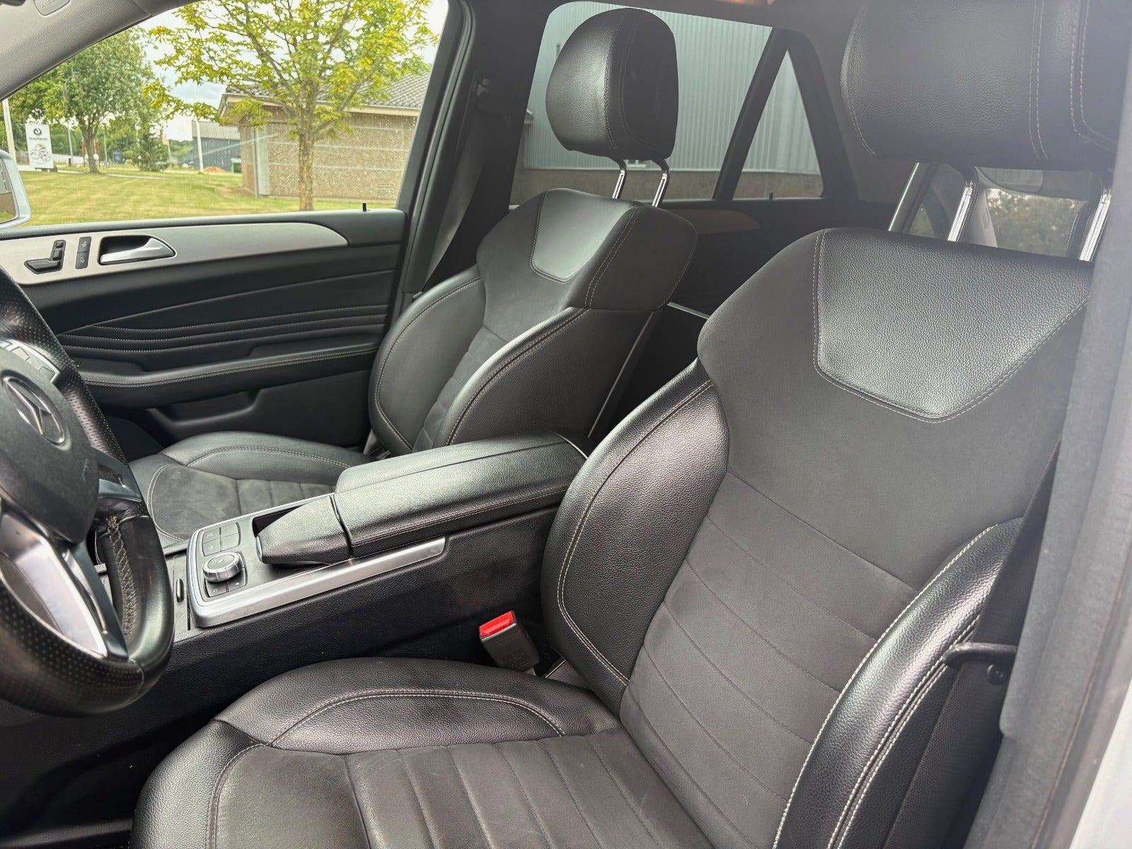 Sølv Mercedes ML350 fra 2013