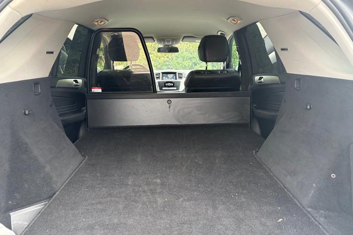 Sølv Mercedes ML350 fra 2013